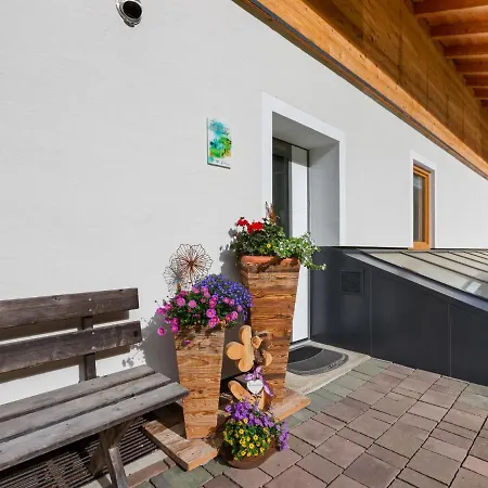 Beautiful Mansion In Near Pass Thurn Ski Area Hébergement de vacances Mittersill